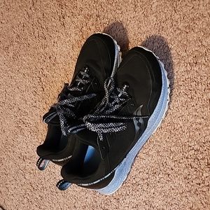 Womens Saucony Mad River sz 9